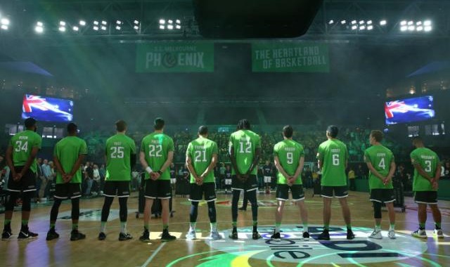 开云体育下载-于各自命运的转角相遇 周琦和凤凰能否撞出璀璨？